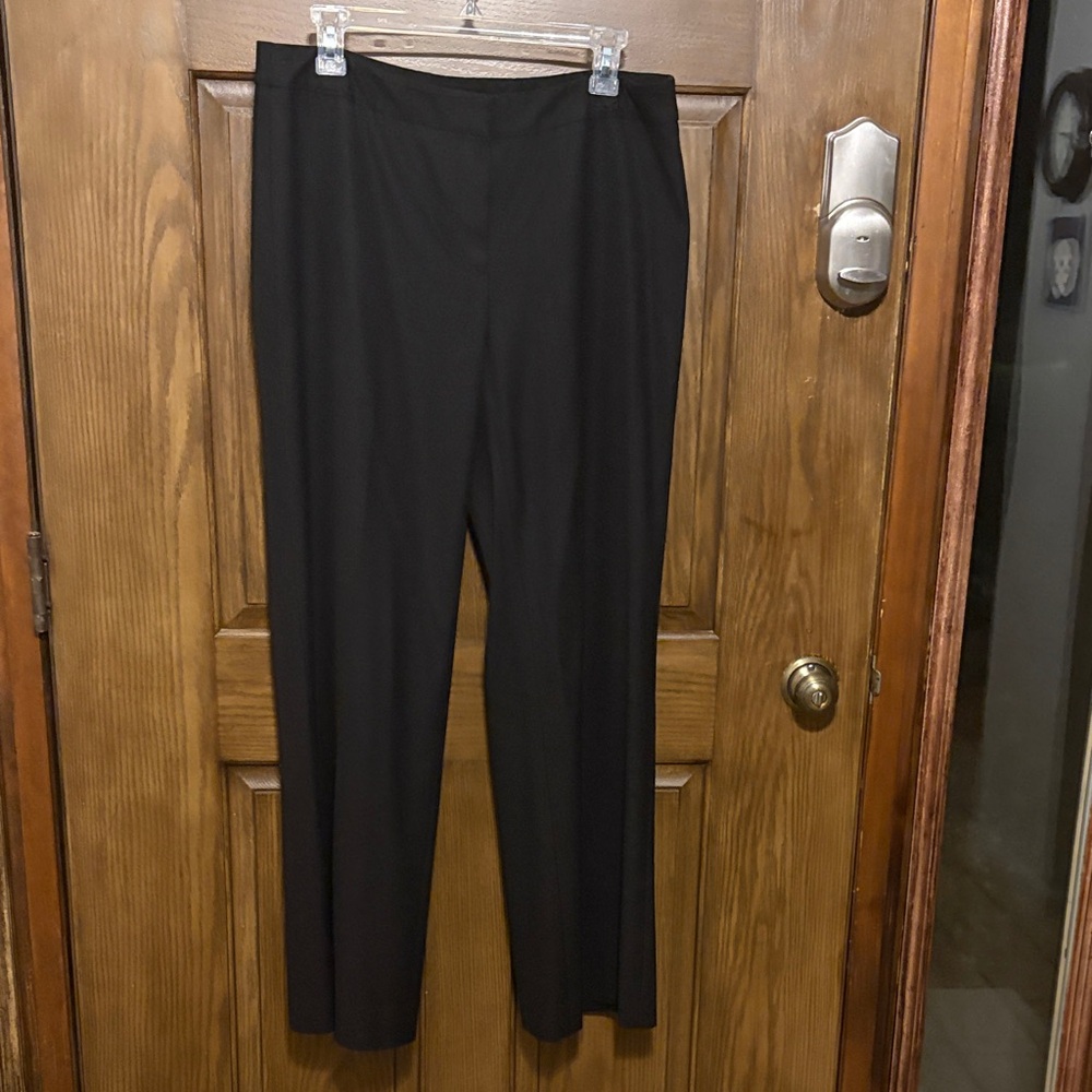 Ladies black dress pants by Jones of New York.